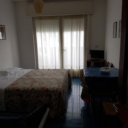 Hotel Piccolo Paradiso บอร์ดิเกรา ภายนอก รูปภาพ