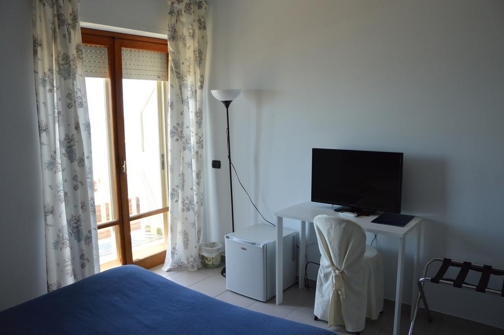 Hotel Piccolo Paradiso บอร์ดิเกรา ภายนอก รูปภาพ