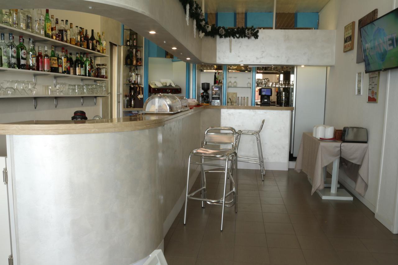 Hotel Piccolo Paradiso บอร์ดิเกรา ภายนอก รูปภาพ